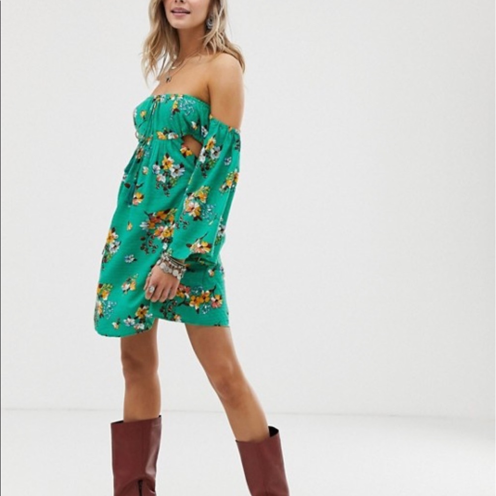 En Creme Emerald Green Floral Off-Shoulder Mini Dress